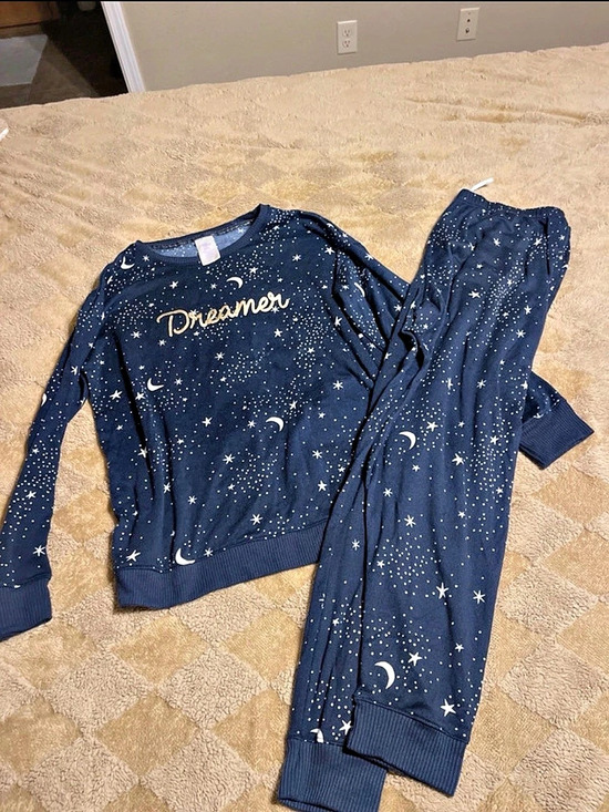 Secret Treasures Other - Secret Treasures Dreamer Star Print Pajama Set women Large Like New